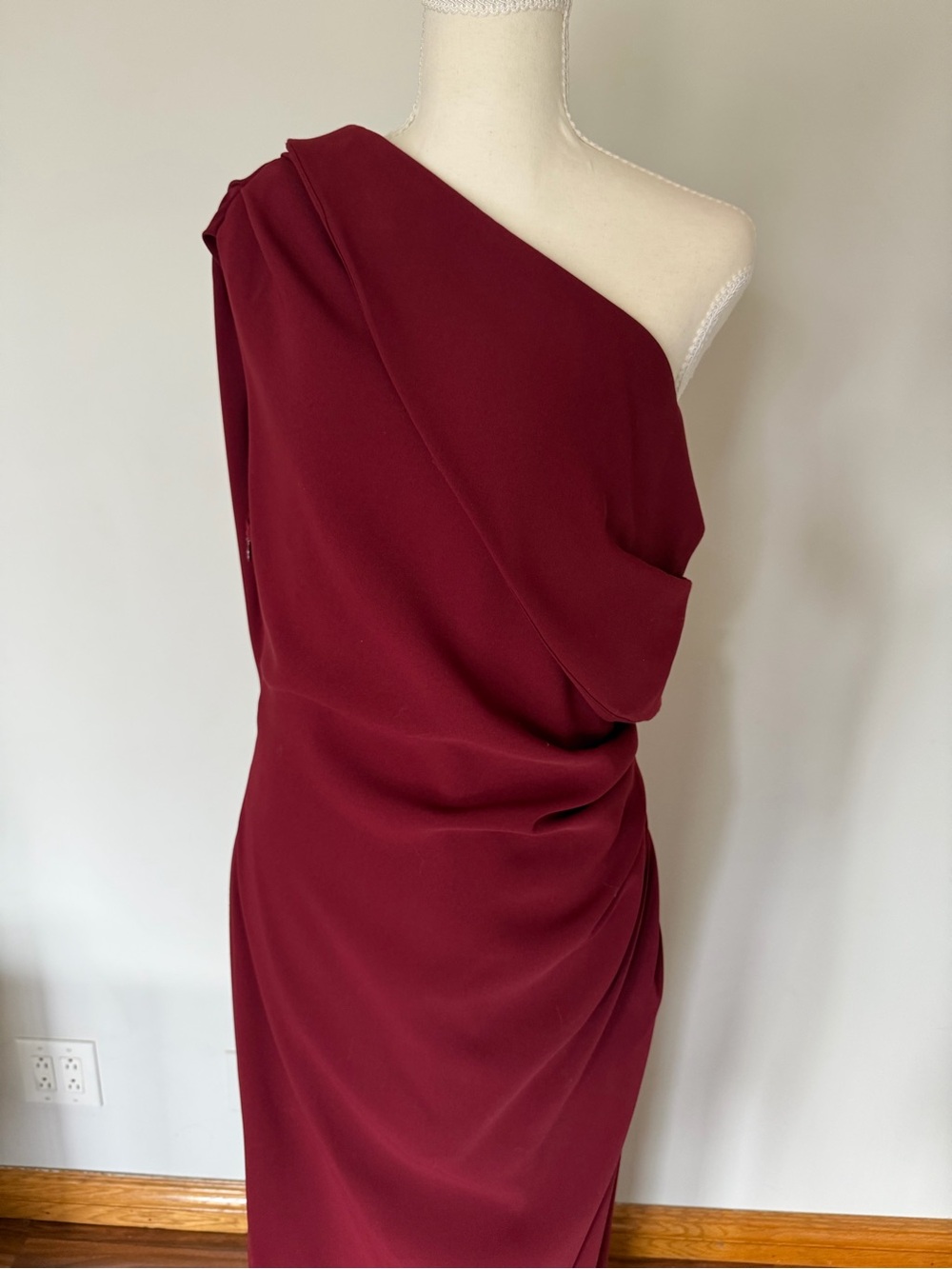 Elliatt One-Shoulder Burgundy Evening Dress with Side Slit - Picture 3 of 4